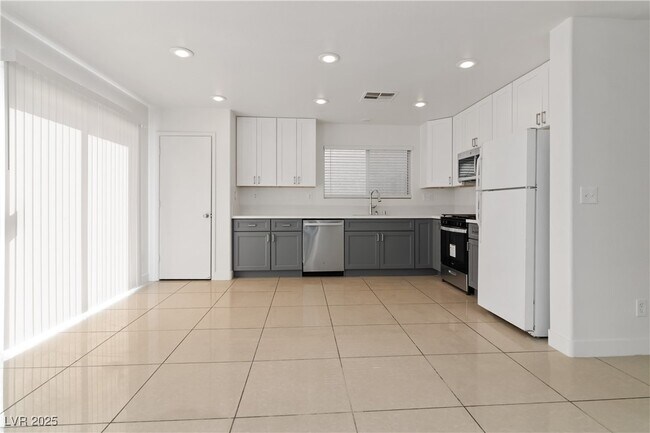 Building Photo - 7452 Wine Creek St