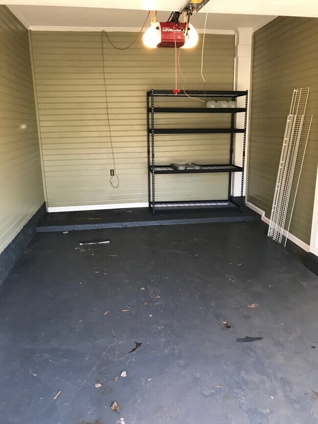 Building Photo - 3 bedroom townhome across from Panthers St...