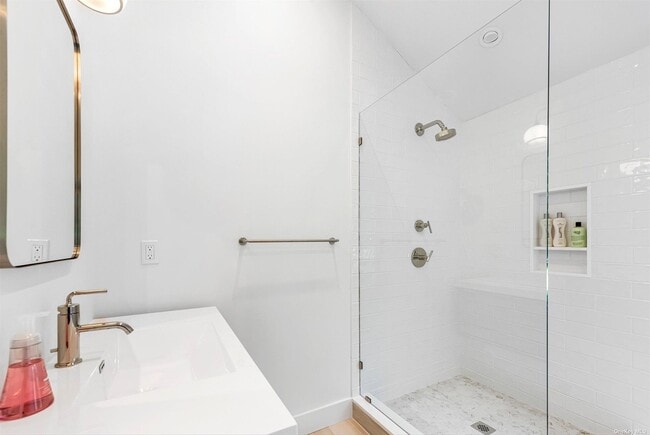 Building Photo - 94 Pembroke Dr