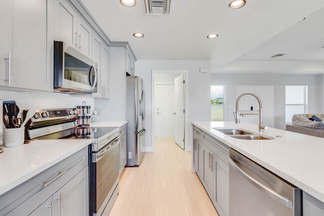 Building Photo - 1621 NE 17th Terrace