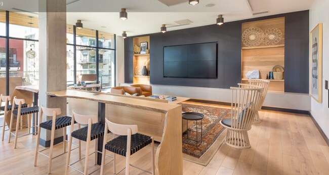 Building Photo - 2930 Umatilla St