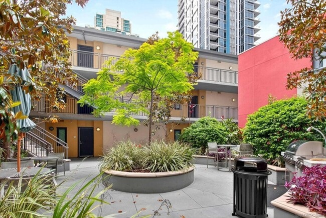 Building Photo - 1240 India St