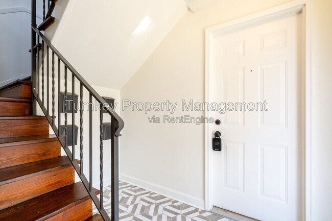 Building Photo - 623 Sherman St