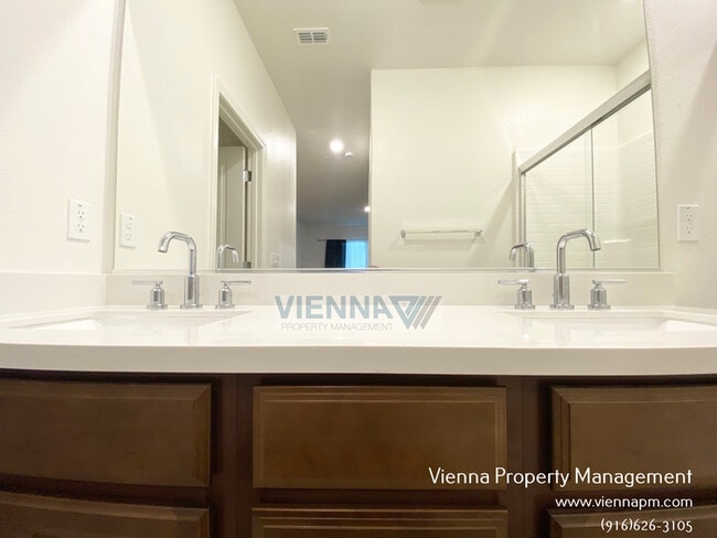 Building Photo - 9184 Osterville Dr