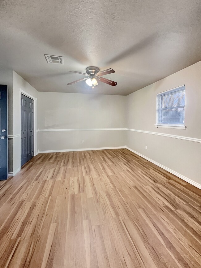 Building Photo - 6707 NW Compass Dr