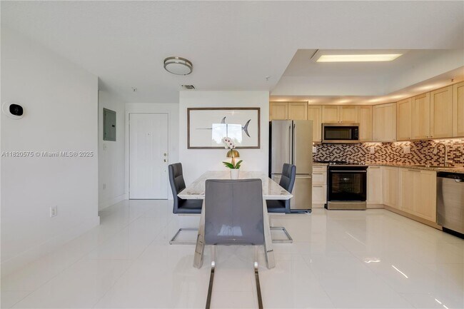 Building Photo - 3500 Coral Wy