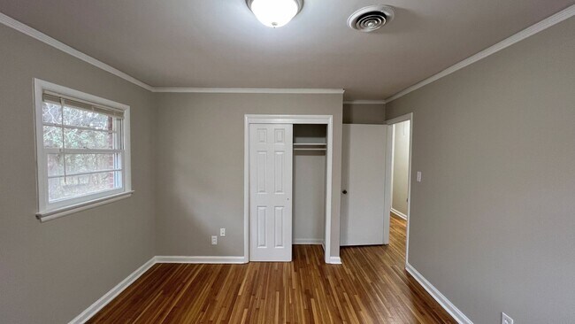 Building Photo - 3-Bedroom just waiting for you !