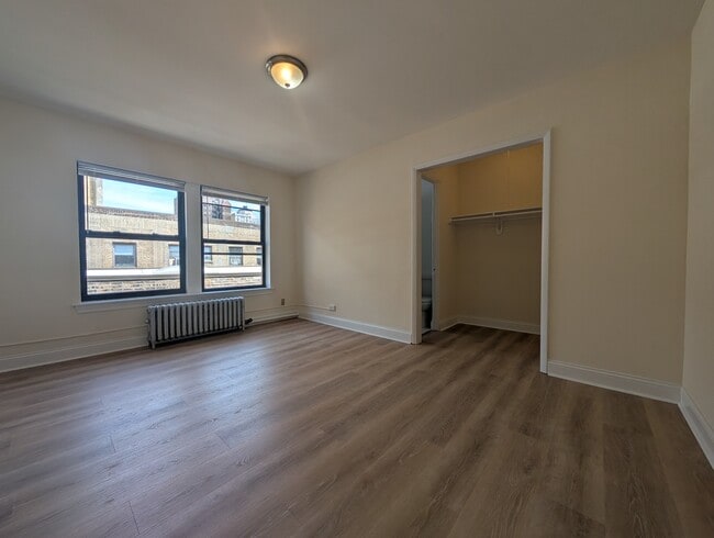 Building Photo - 5417 N Kenmore Ave