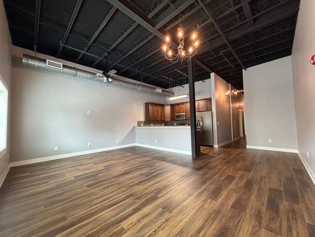 Building Photo - 425 Broad St
