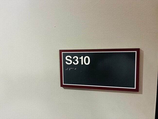 Primary Photo - 1 Bed, 1 Bath at Carolina Walk - Steps fro...