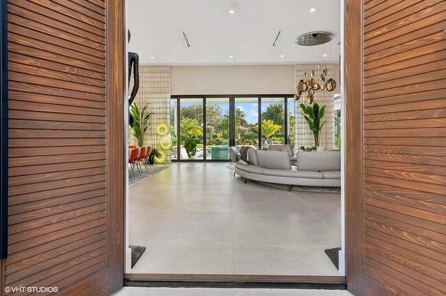 Building Photo - 8533 N Native Dancer Rd