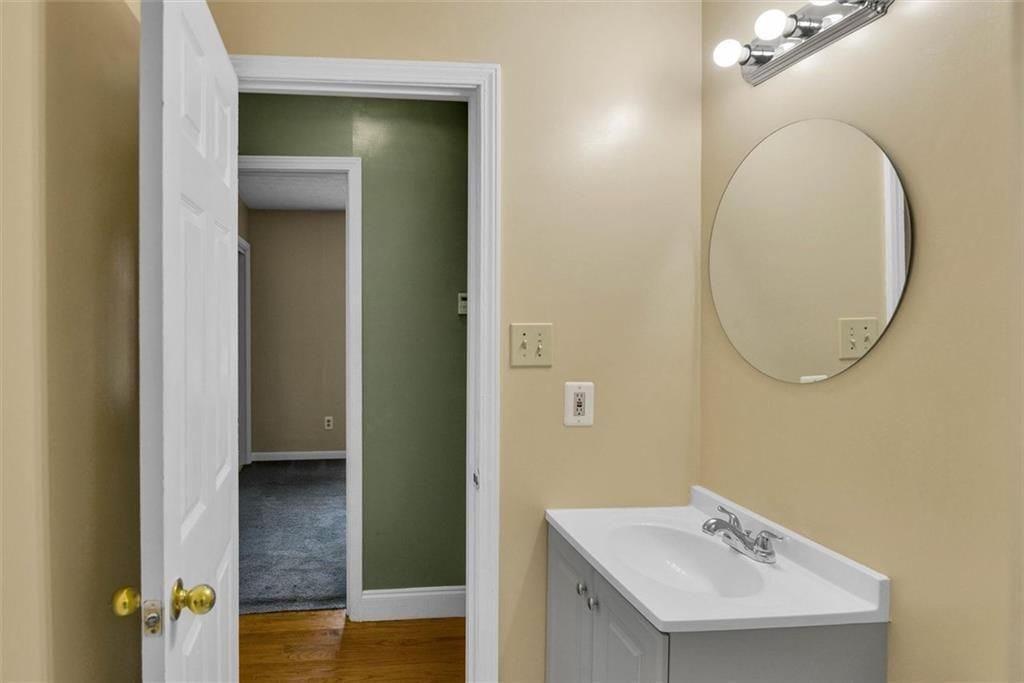 Building Photo - 8941 Ashwood Dr