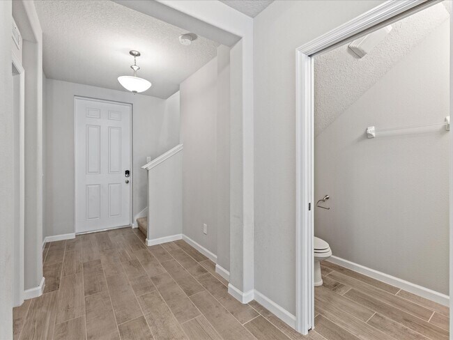 Building Photo - 719 Simeon Dr