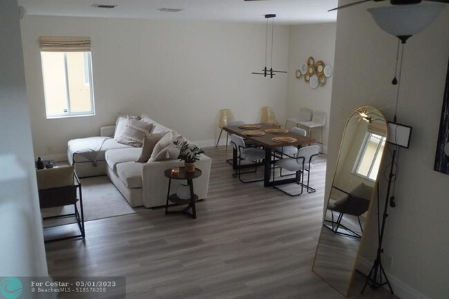 Building Photo - 1162 Golden Cane Dr