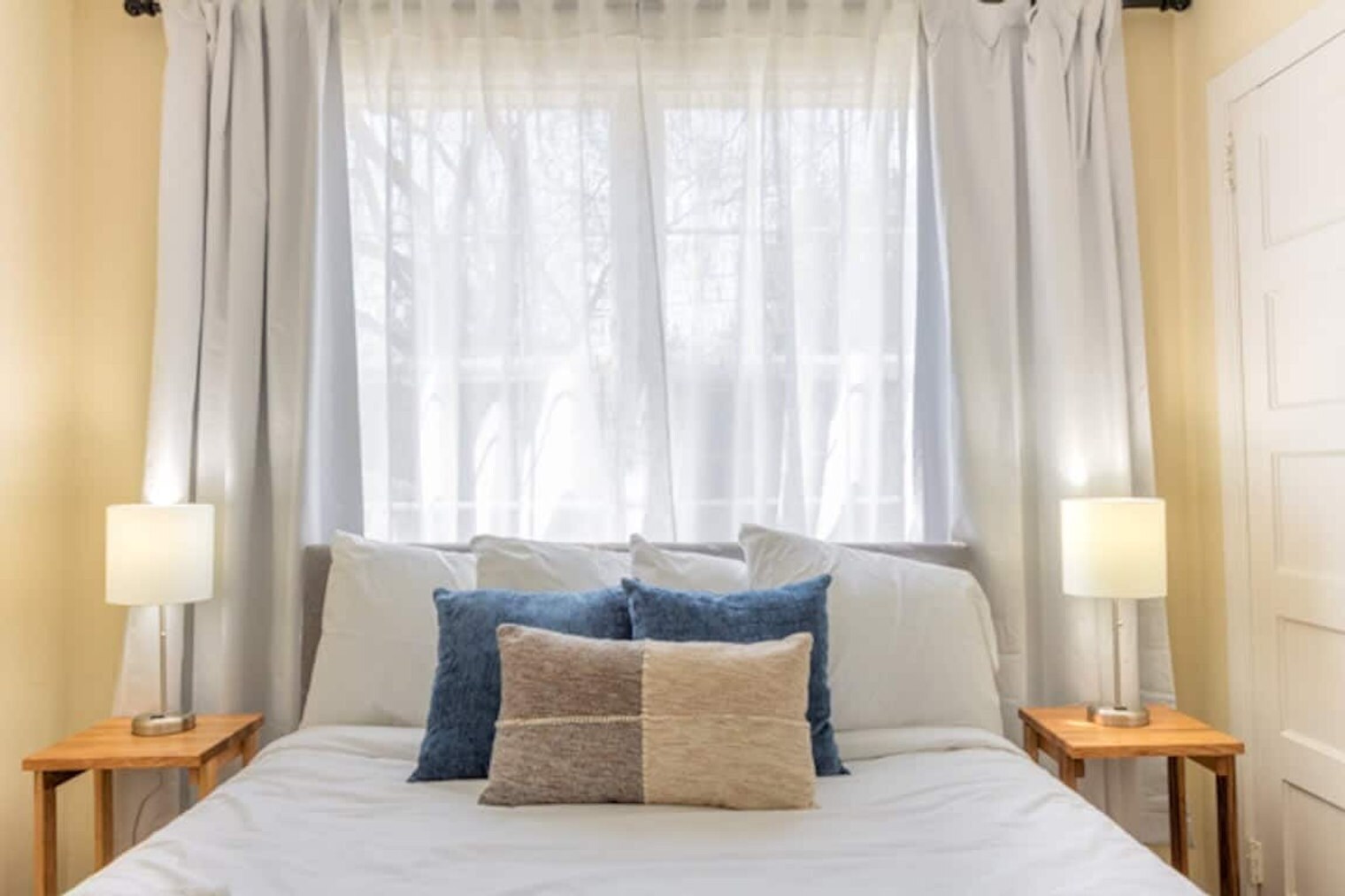 Building Photo - 3912 Crestview Dr