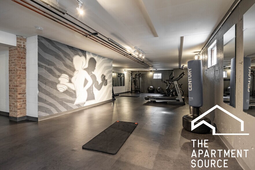 Building Photo - 7521 N Sheridan Rd