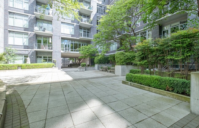 Building Photo - 1255 NW 9th Ave