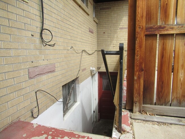 Building Photo - Spacious 3 bed/1 bath basement unit available now!