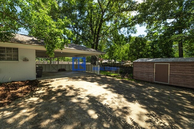 Building Photo - Charming 4-Bed, 2.5-Bath Home in the Heart...