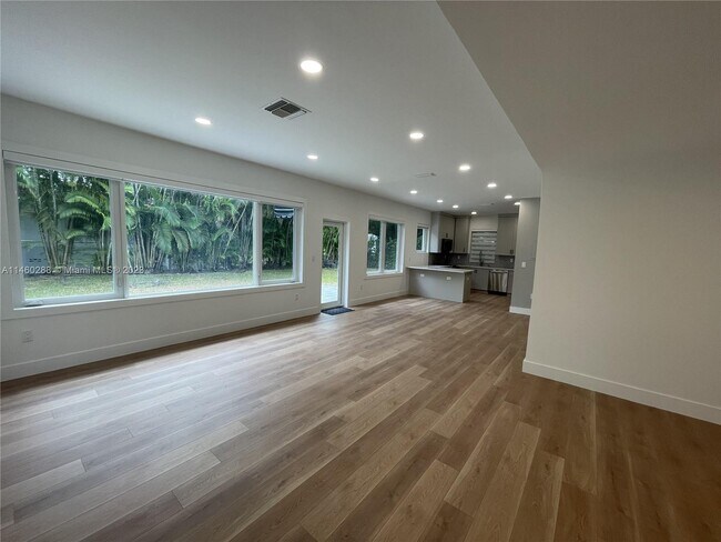 Building Photo - 936 S Alhambra Cir