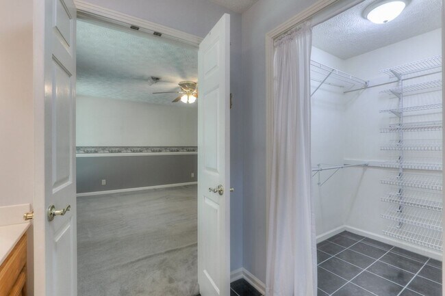 Building Photo - 2303 Friendship Dr