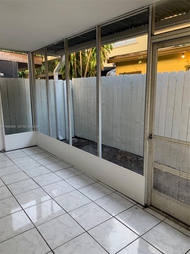 Building Photo - 6520 SW 41st St