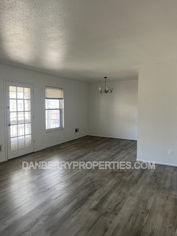 Building Photo - 3217 Glanzman Rd