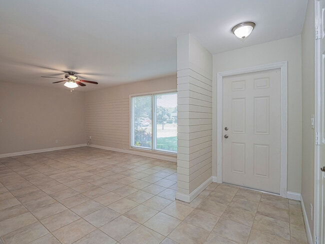 Building Photo - 855 28th Ave