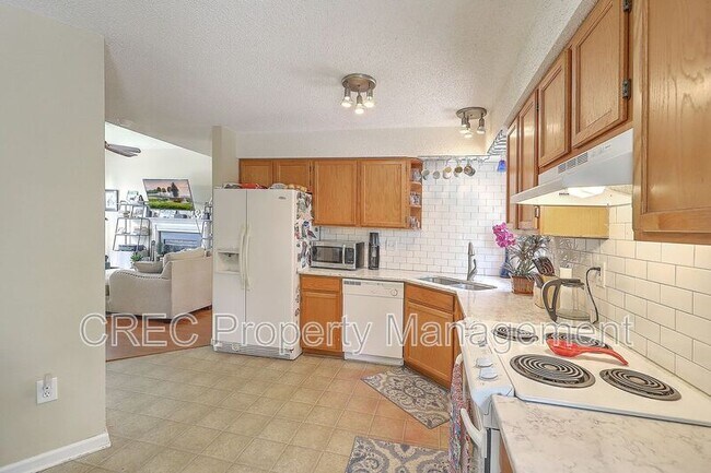 Building Photo - 2318 N England Ct