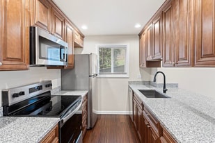 Building Photo - The Carriage House