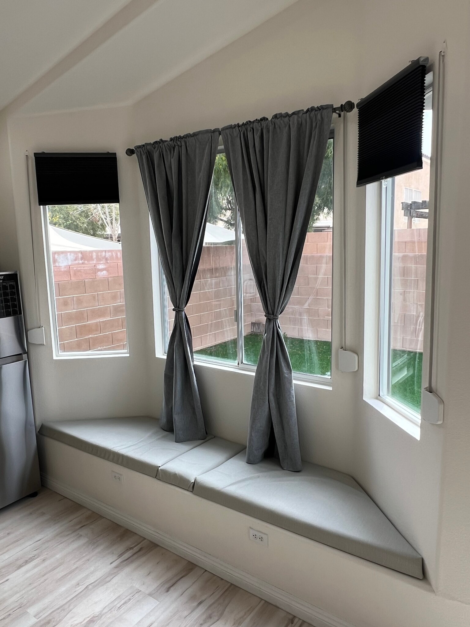 Building Photo - 2493 W Richmar Ave