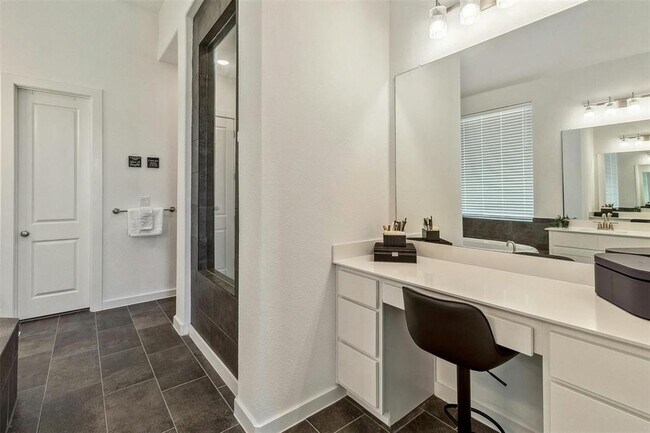 Building Photo - 104 Rainbow Vly Trl