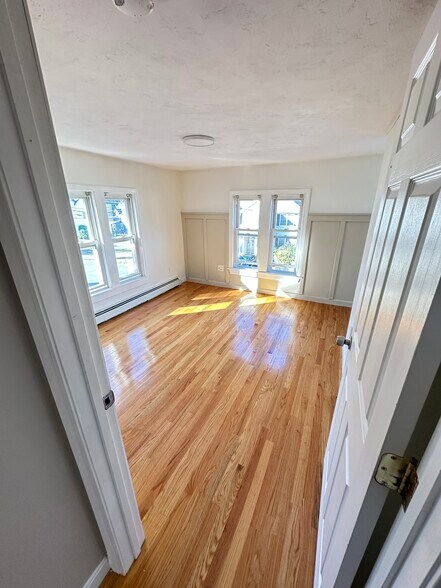 Bedroom 1 - 7 Race St