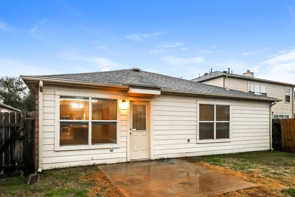 Building Photo - 5807 Baldwin Elm St