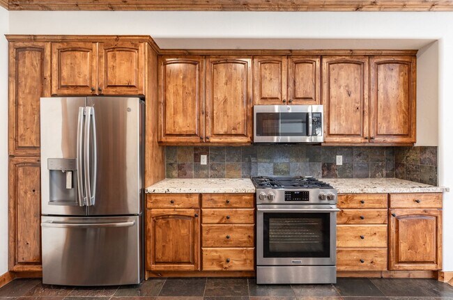 Building Photo - Freshly Renovated Deer Mountain Home for Rent NOW!