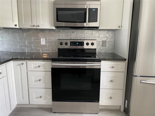 Building Photo - 805 Cypress Blvd