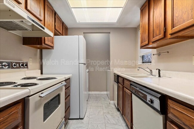 Building Photo - 6871 Countrywoods Cir