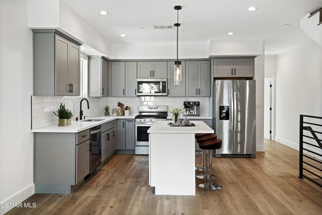 Building Photo - 10908 Hesby St