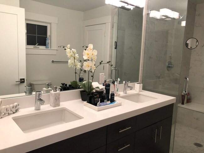 Building Photo - 1805 Gum St