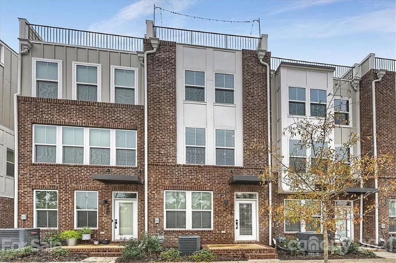 Building Photo - 272 Parkwood Ave