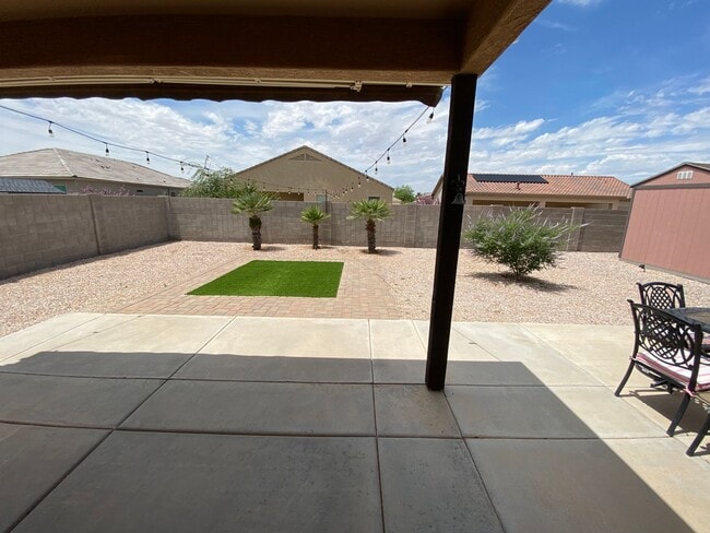 Building Photo - Exceptional 4BR/2BA Home in Magma Ranch! T...