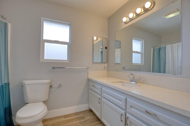 Building Photo - 58 Country Club Cir