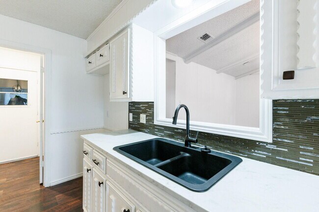 Building Photo - 4813 73rd St