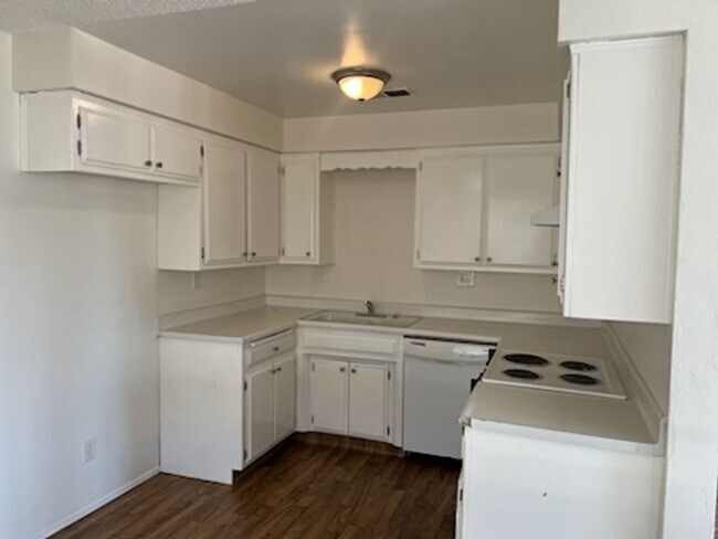 Building Photo - 6012 Stockdale Hwy