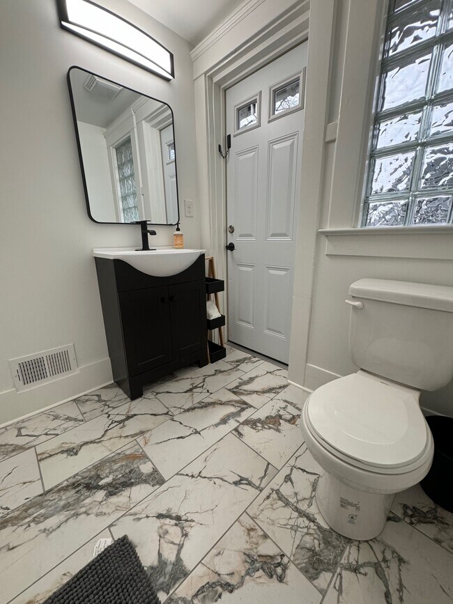 Building Photo - 803 McKinley Ave