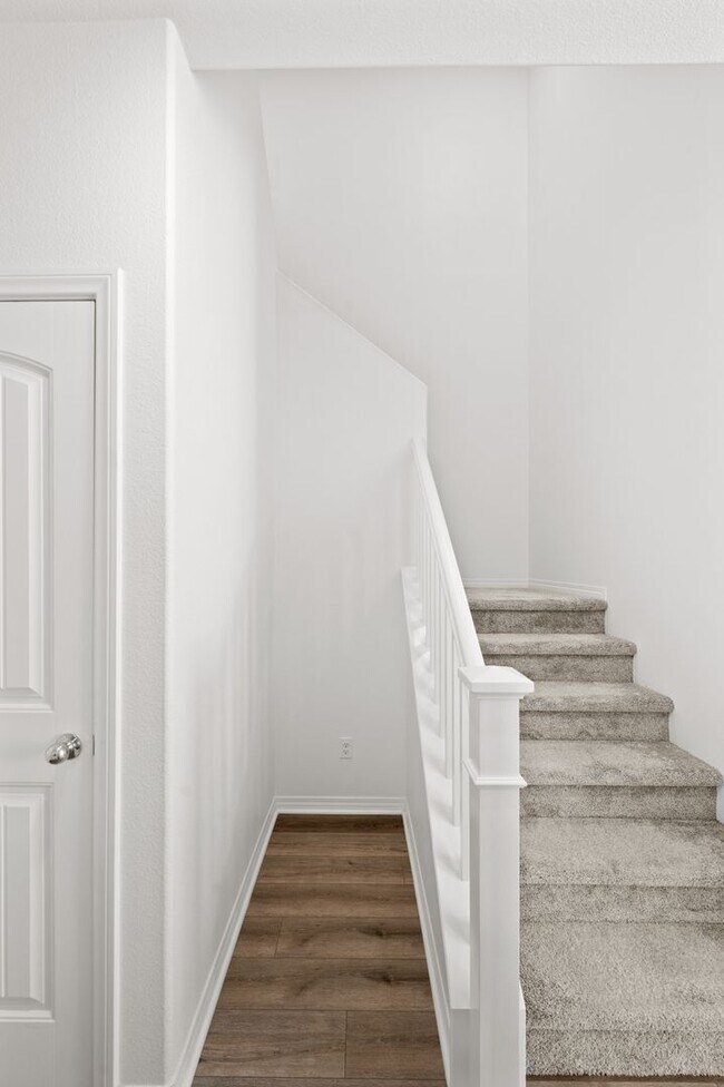 Building Photo - Beautiful 3 Bed / 2.5 Bath Condo with Open Floor Plan & Private Patio!