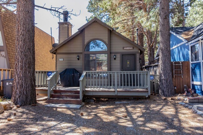 Primary Photo - Cozy Home for Rent in Big Bear City