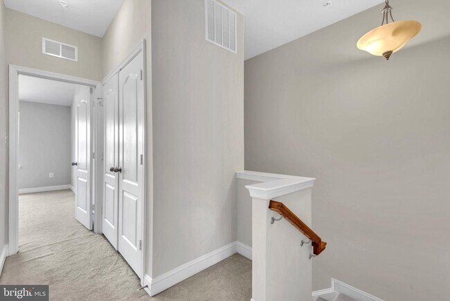 Building Photo - 617 S Cherry Grove Ave