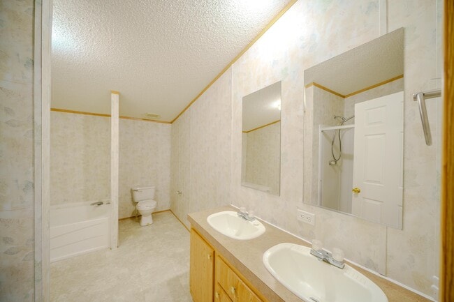 Building Photo - 2174 Clover Hill Rd