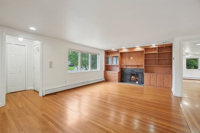 Building Photo - 34 Lewis Dr